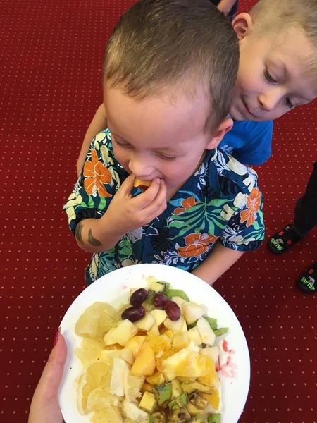 Smaczne i zdrowe soki owocowe - Dzień owocowy w przedszkolu